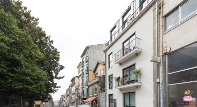 Апартаменты Lovelystay - Central Flat W/ Ac And Balcony