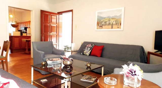 Апартаменты Glyfada Spacious Apartment Garden