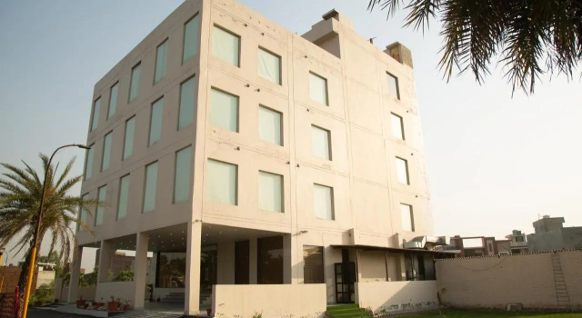 Comfort Hotel Amritsar by Choice Hotels, Rezerwuj Hotel Amritsar Punjab