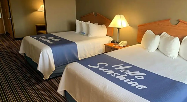Четырёхместный люкс Deluxe Days Inn Ottumwa