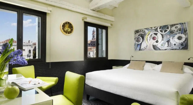 Двухместный номер Deluxe с видом на канал Hotel LOrologio Venezia - WTB Hotels