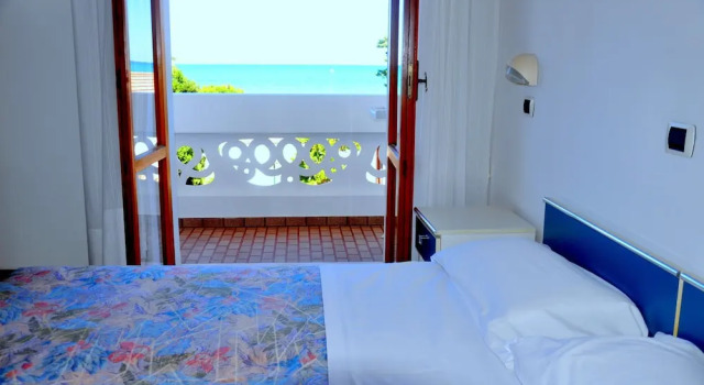 Трёхместный номер Standard с балконом и с видом на море Hotel Beach