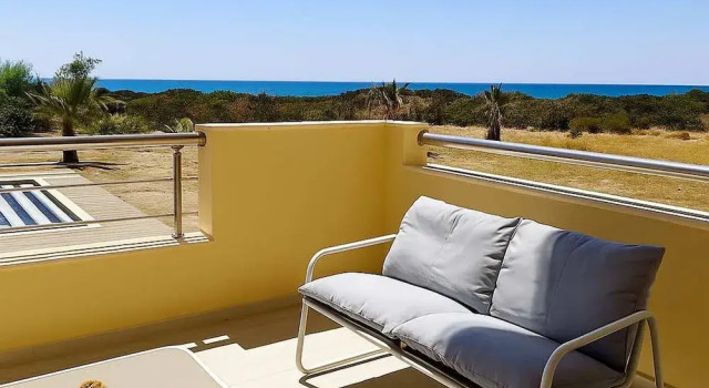 Коттедж Milolithos Paradise Beachfront Getaway With Pool