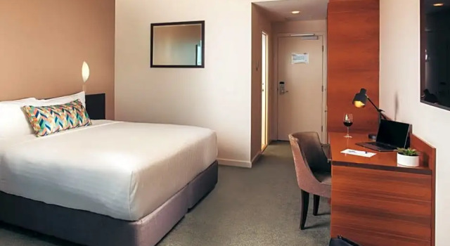 Номер Standard Port Lincoln Hotel