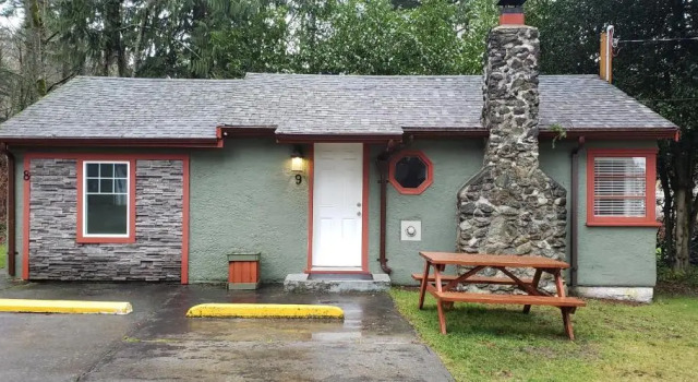Коттедж c 1 комнатой Malahat Bungalows Motel
