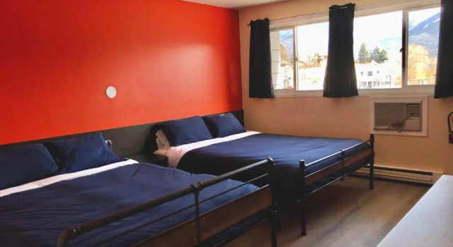 Люкс The Canterbury Inn of Downtown Invermere