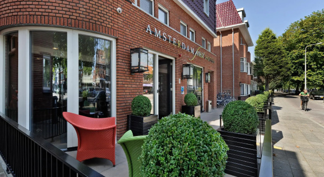 Кровать в общем номере Amsterdam Forest Hotel