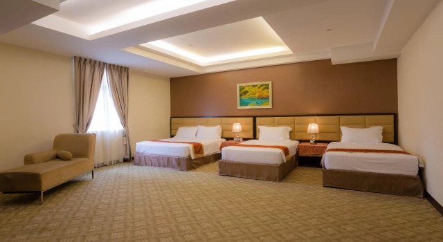 Семейный люкс Hallmark Crown Hotel