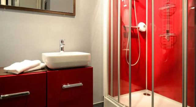 Четырёхместный номер Comfort Brit Hotel Du Dauphin LAigle