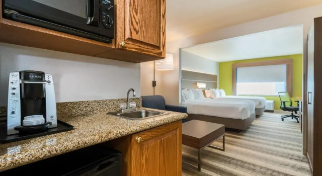 Люкс Holiday Inn Express & Suites Rocky Mount Smith Mountain Lake by IHG