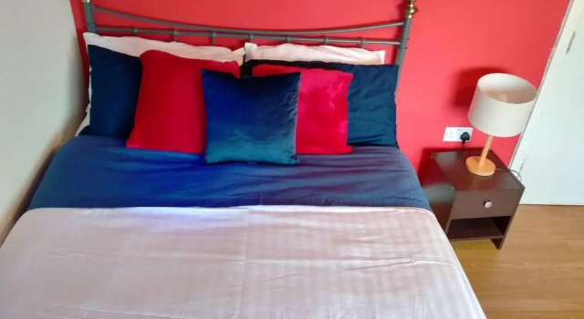 Spacious 3bed House in Walsall With Parking Onsite, Varaa Lomakoti Mökit kohteessa Merseyside, Mökki