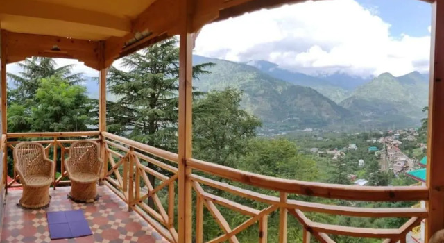 Двухместный номер Deluxe с балконом и с красивым видом из окна Sohams Chateau De Naggar - Manali