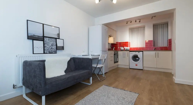 Homes By Pina, Забронировать Отель Сток-он-Трент Стаффордшир