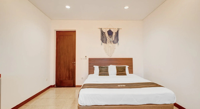 Люкс ZEN Rooms Terogong Near Pondok Indah