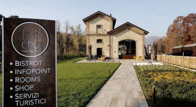 Smart Rooms & Restaurant
