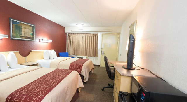 Четырёхместный номер Deluxe Red Roof Inn Parsippany