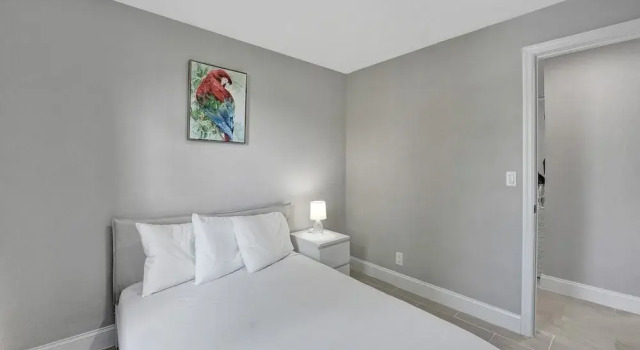 4 Bedroom Delray Beach Vacation Home Sports, Забронировать Дом для отпуска Виллы Делрей-Бич, рядом с Old School Square Cultural Arts Center, Вилла