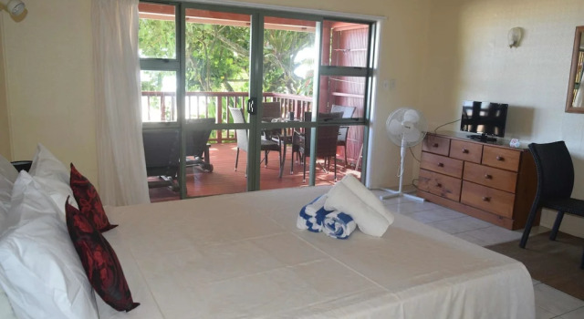 Komfort Doppel Bungalow mit Balkon und am Strand Muriavai Bungalows