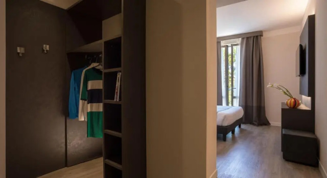 Полулюкс Hotel Benaco