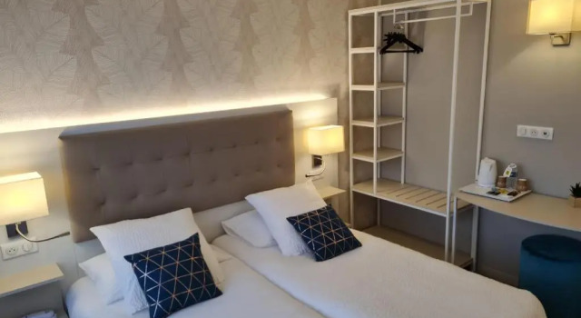 Двухместный номер Superior Logis Hôtel lAmandier