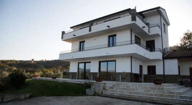 Villa ai TRE Ulivi, Book Villa Sommerhuse i Caserta, Hytte