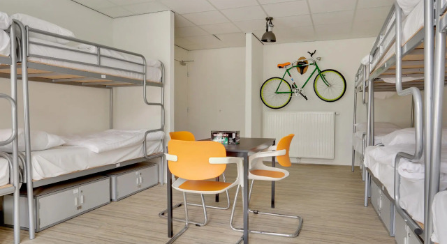 Кровать в общем номере Dutchies Hostel