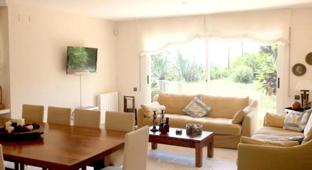 House with 4 bedrooms in Sitges with wonderful sea view shared pool furnished terrace, Забронировать Отель Отели Ситжес с парковкой, Парковка