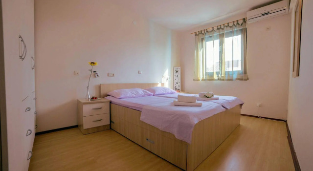 Beach Apartments Lavica, Rezerwuj Apartament Hotele w Strožanac z parkingiem, Parking