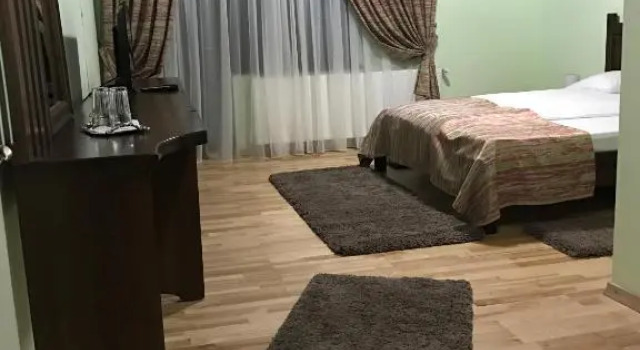 Pensiunea Roberto, Varaa Hotelli Hotellit Carpathians - Romania uima-altaalla, Uima-allas