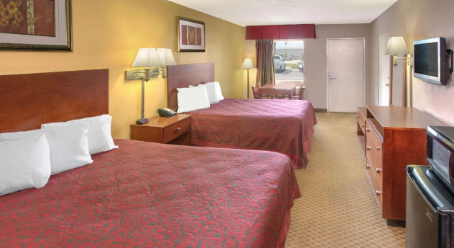Четырёхместный номер Standard Days Inn by Wyndham Gulfport
