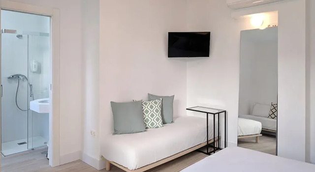 Полулюкс Broz Hostel