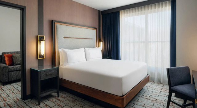 Люкс с 2 комнатами The Hoffmann Hotel Basalt Aspen Tapestry Collection Hilton