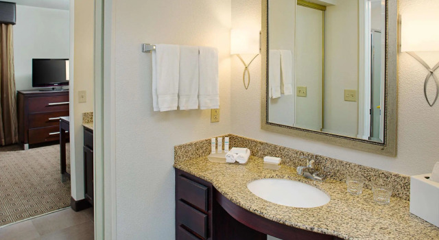 Четырёхместный номер Standard Homewood Suites by Hilton Manchester/Airport