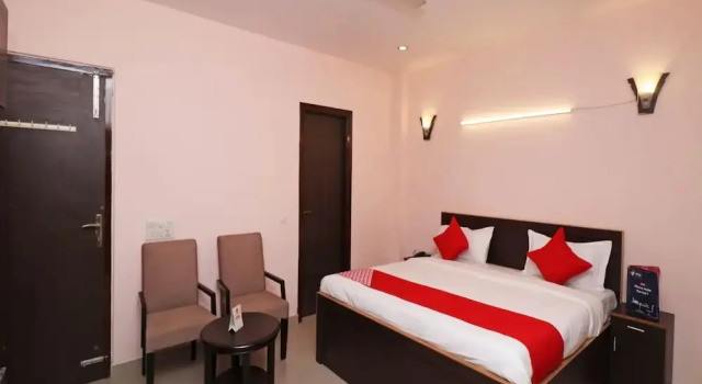 The Repose By OYO Rooms, Забронировать Отель Отели штата Харьяны с парковкой, Парковка
