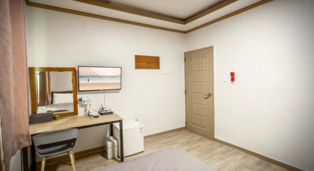 Naiad Pension & Motel