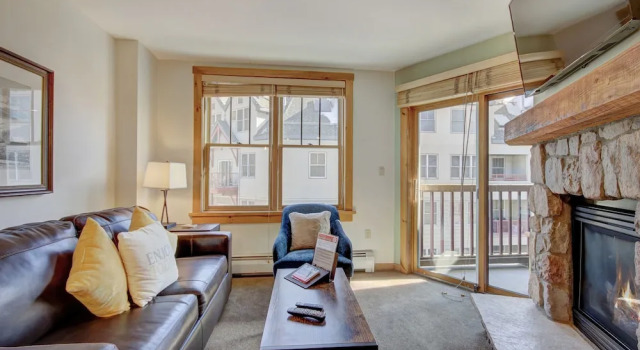 Buffalo Lodge~1br Condo~8388 ~walk To Slopes ~kids Ski Free 1 Bedroom Condo by RedAwning