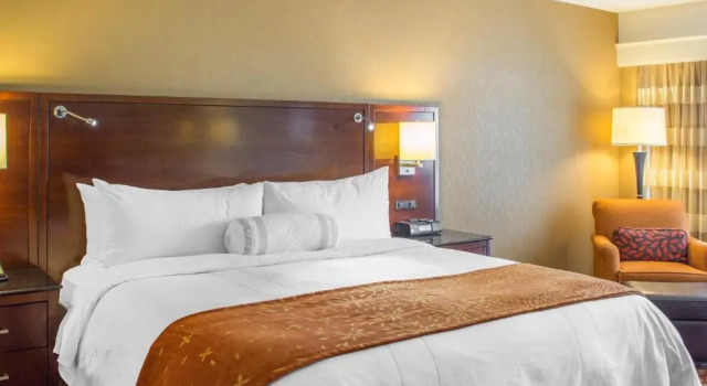 Номер Standard Louisville Marriott East