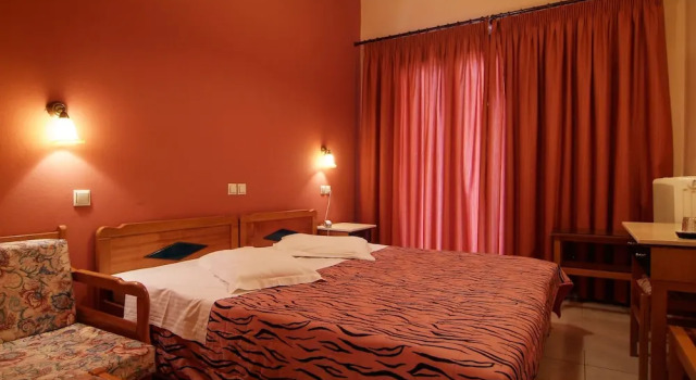 Одноместный номер Standard с балконом и с видом на город Hotel Varonos