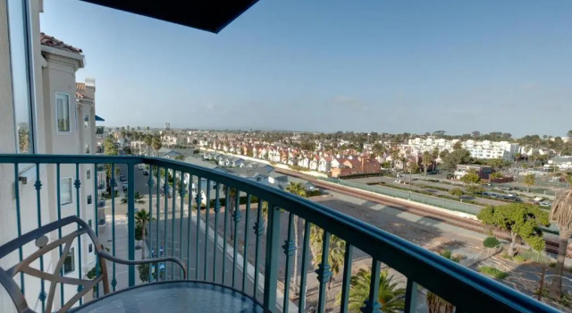 Номер Deluxe Club Wyndham Oceanside Pier Resort