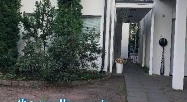 Pieni huone 1 km jokirannasta