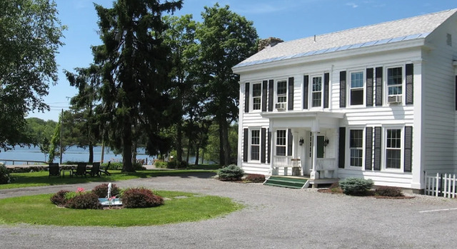 Mariaville Lake Bed and Breakfast, Book Hotel Hoteller i Mariaville med parkering, Parkering
