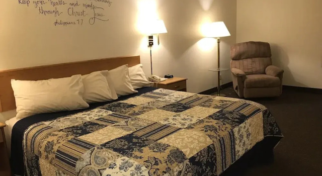 Dutch Country Inn, Book Mini-hotel Kalona Iowa