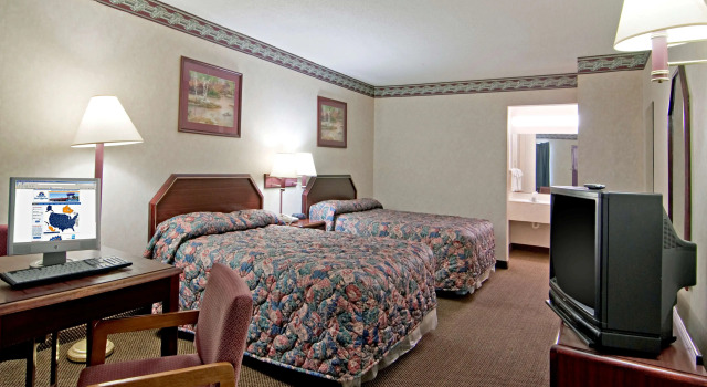 Четырёхместный номер Standard Americas Best Value Inn Clarksdale