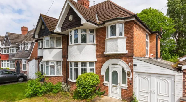 Quality Contractor House in Lulworth Solihull 4 Bedrooms Separate Beds with Parking and Wifi also good for families, Varaa Hotelli Birmingham West Midlands