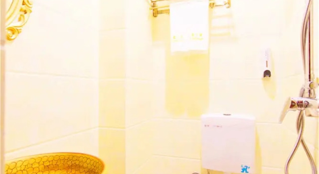 Кровать в общем номере (мужской номер) Edinburgh Hostel - Coffee bar - Western breakfast -Travel expert -Good location-English reception-Ticket service-Tourism planing-Laundry-Camara-Drone gopro