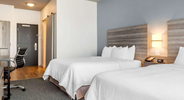 Standard Quadruple room Rodeway Inn