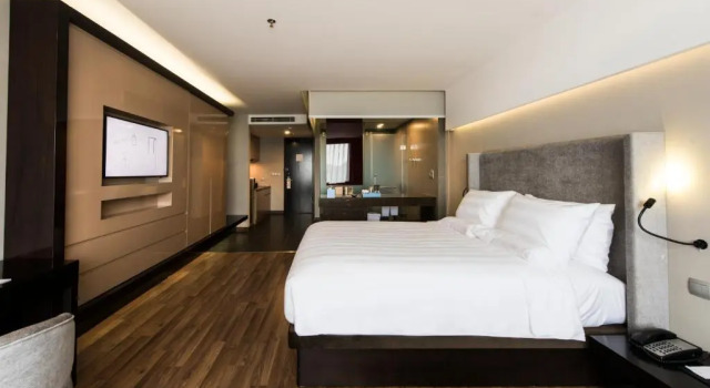 Двухместная студия Deluxe Novotel Suites Hanoi