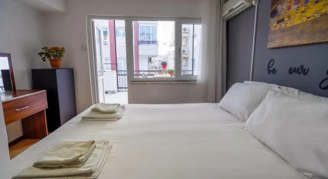 Central Flat with Balcony and Terrace in Muratpasa, Забронировать Отель Муратпаша Анталья, рядом с Парк Ататюрк