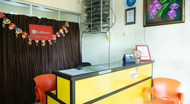 RedDoorz near H. Hasan Aroeboesman Airport, Забронировать Гостевой дом Энд провинция Восточная Нуса-Тенгара