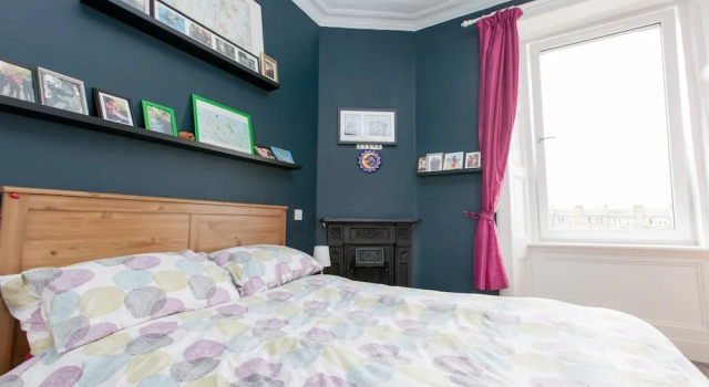 Stylish 1BR Tenement in City Centre for 4, Забронировать Отель Эдинбург Midlothian, рядом с Холирудское абатство